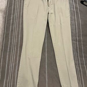 Dockers Men's Khaki Chinos